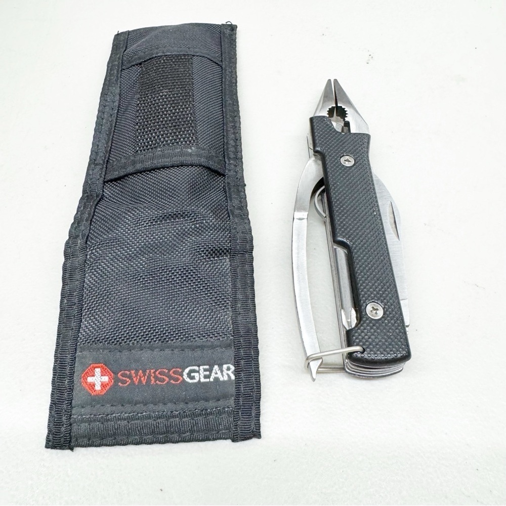 SwissGear Multi Tool With Case